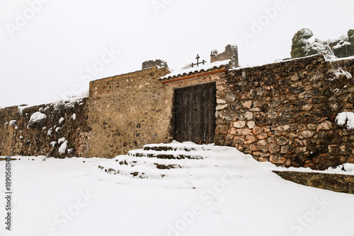фотографія The old cemetery of Riopar Viejo, the beautiful medieval town on a snowy day