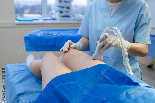 Cuadro en lienzo Patient leg veins examined using Doppler ultrasound.