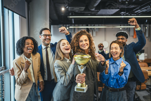 Tableau sur toile Diverse business team celebrating success winning golden trophy award