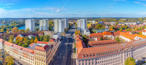 Potsdam zwischen gestern und heute - Panorama Blick in die Breite Str. mit königlichen Bauten und DDR Architektur - sozialistische Hochhäuser an der Neustädter Havelbucht - Denkmalschutz