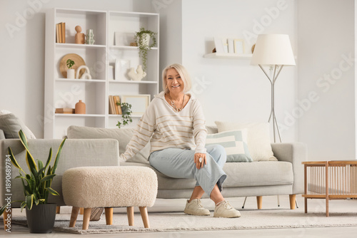 Mature woman sitting on gre...