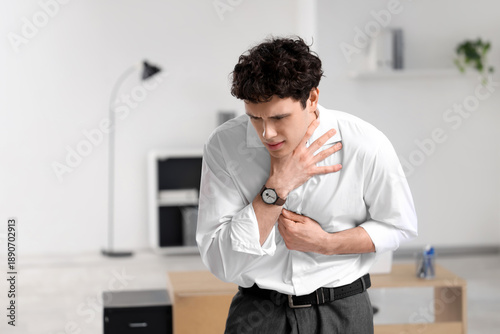 Young businessman having pa...
