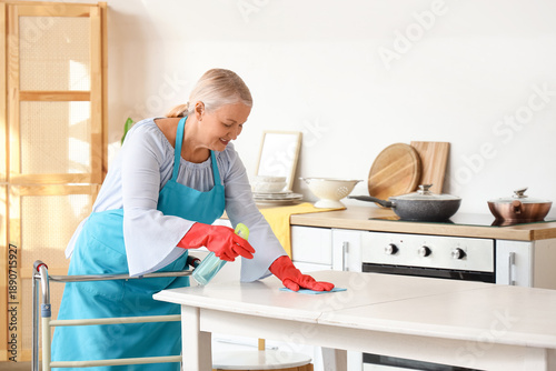 Mature woman with walker, d...