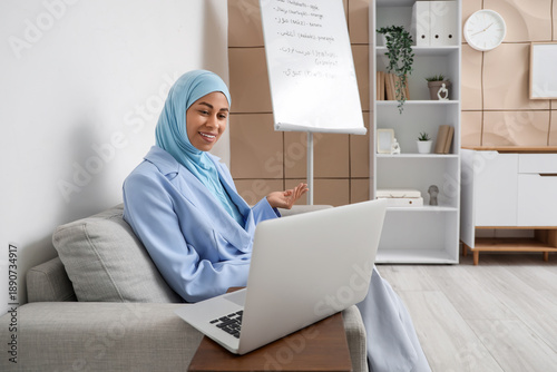 Young Muslim businesswoman ...