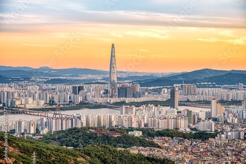 Fotografie Seoul night sunset view from Yongmasan Mountain with Han River and Lotte Tower in the background, Seoul, South Korea