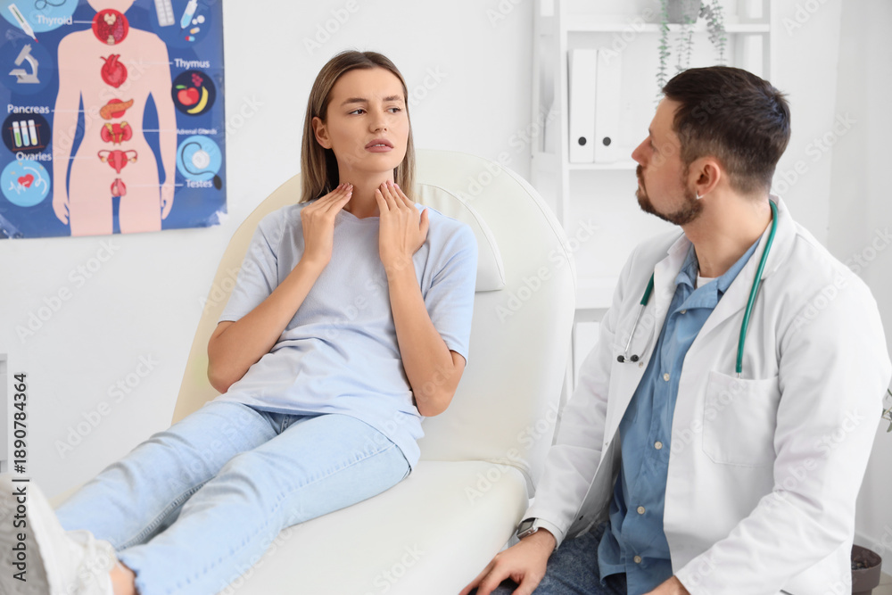 Obraz premium Young woman visiting endocrinologist in clinic