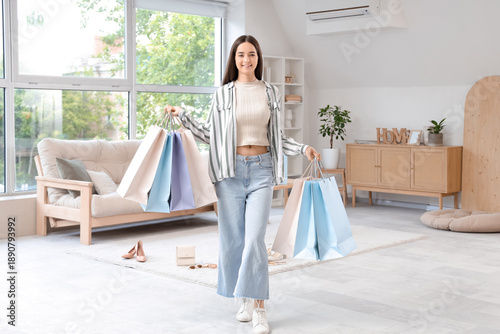 Young woman with shopping b...