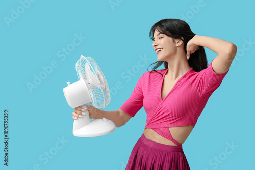 Young woman with electric f...