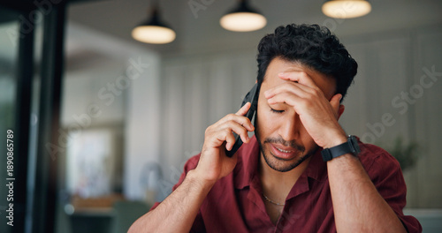 Fotografía Upset, man and talk in home with phone call, feedback and disappointed for financial crisis problem