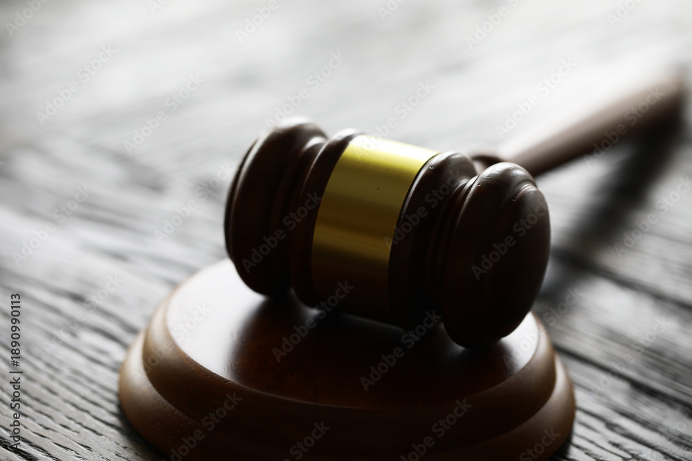 Obraz premium Judges gavel on wooden desk. Law firm concept.