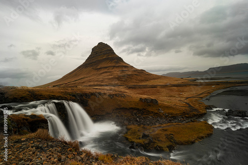 Kirkjufellsfoss vor Kirkjufell