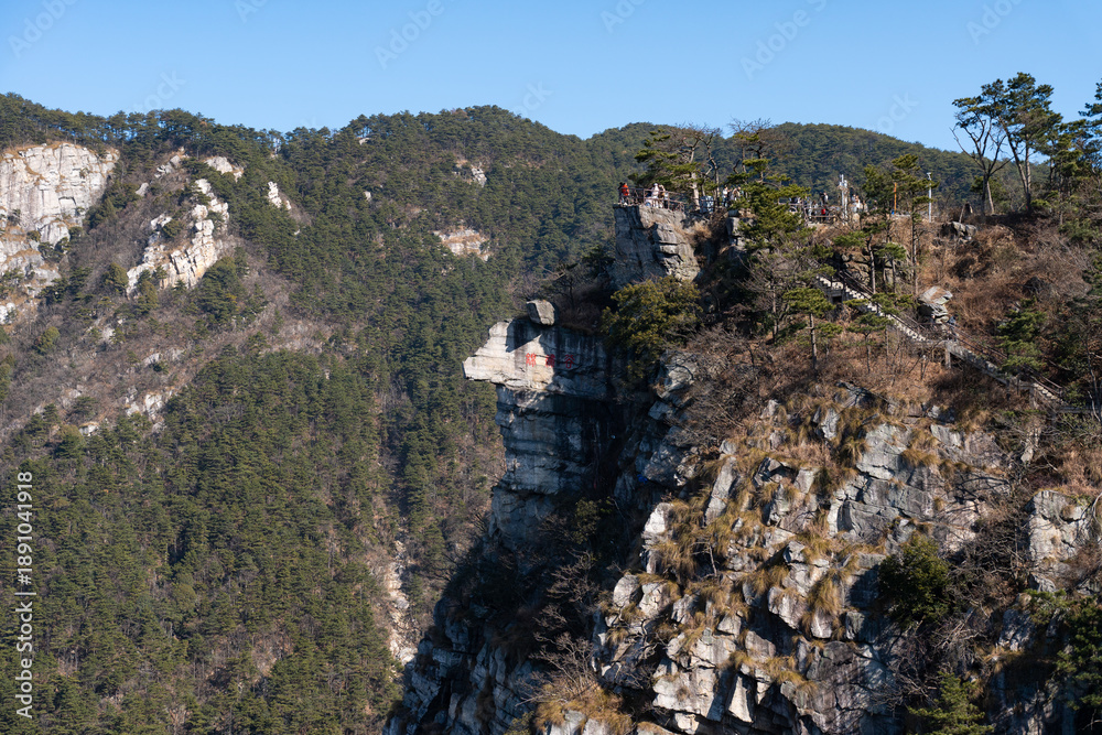 Fototapeta premium People stand on rocky cliffs in Lushan Mountain, Jiangxi China
