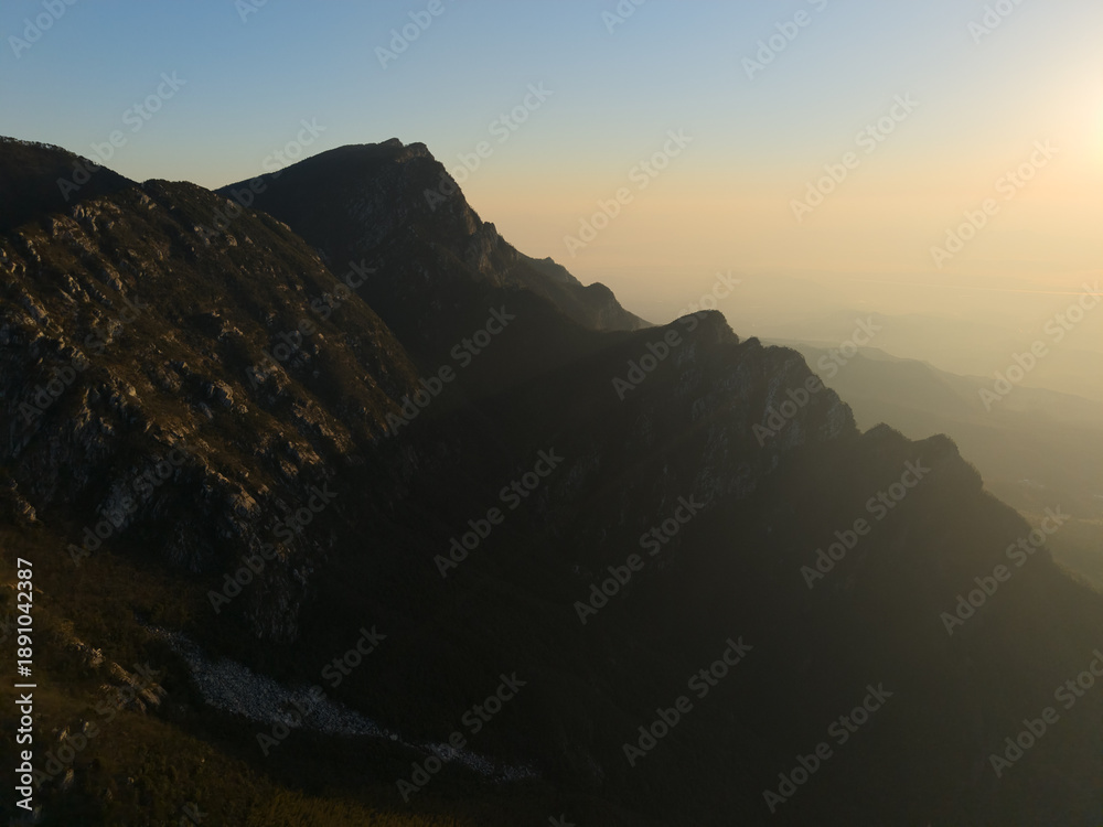 Fototapeta premium Scenic mountain range in Lushan Mountain, Jiangxi China at sunrise