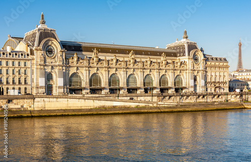 Fotografía Orsay museum (Musee d’Orsay) along Seine river in Paris, France