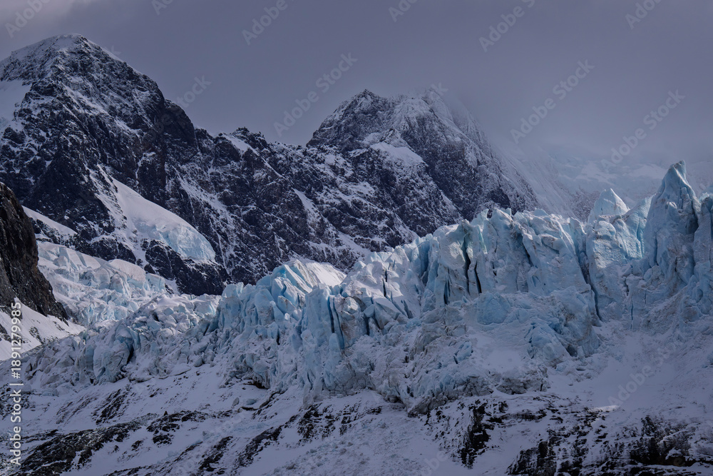 Naklejka premium Glaciers and mountainous coastline