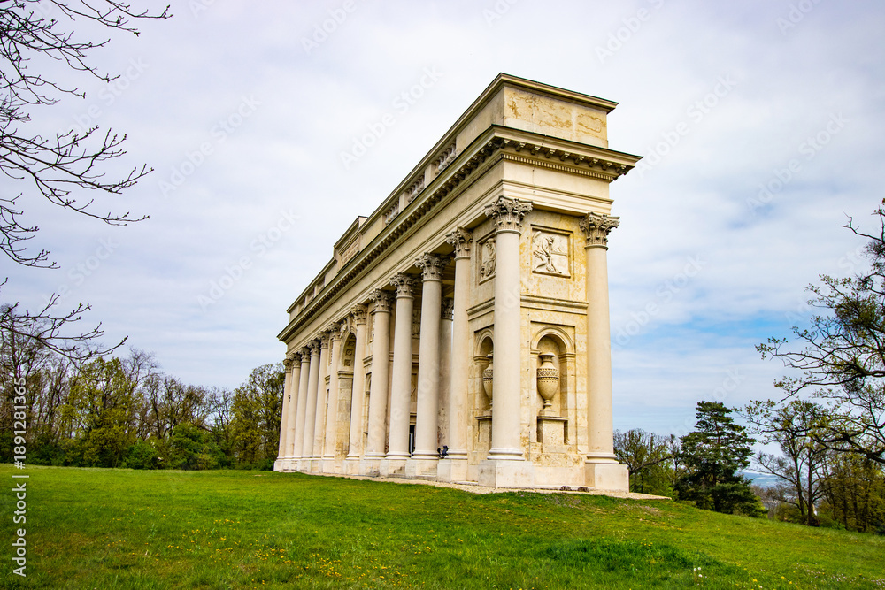 Fototapeta premium Historic colonnade on Reistna hill. Architectural landmark and cultural heritage site set in a scenic environment, suitable for travel, tourism, or landscape photography.