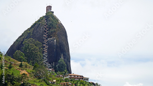 Tableau sur toile Rock of Guatape, Piedra Del Penol near Medellin, Colombia