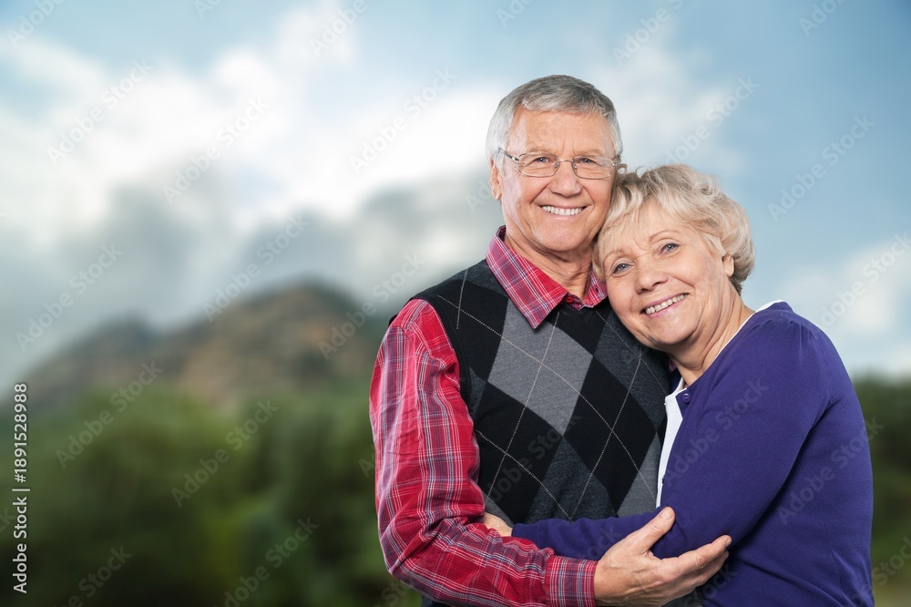 © BillionPhotos.com - Happy senior couple in spring park © BillionPhotos.com - Happy senior couple in spring park