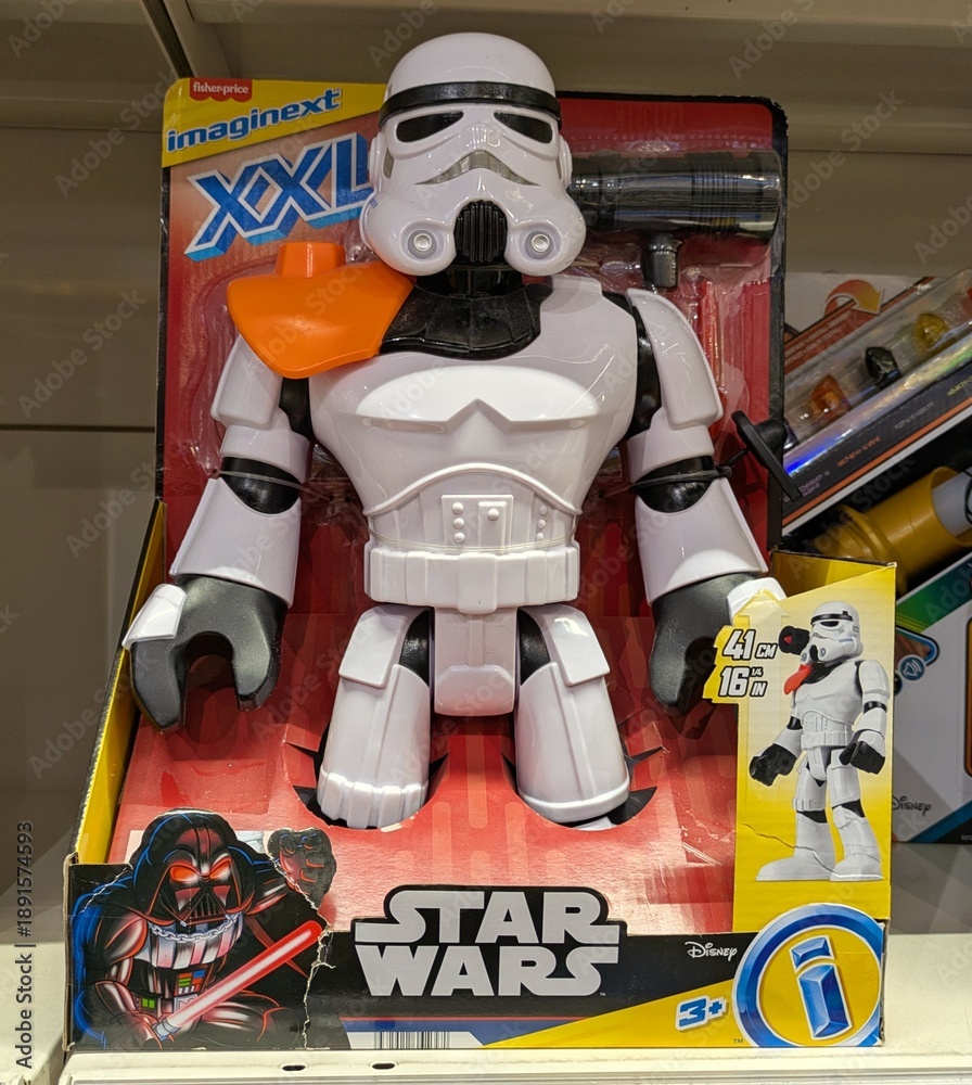 Obraz premium Figura de acción de Stormtrooper de Star Wars en juguetería Toy Planet en Madrid, España, 17 de enero de 2026