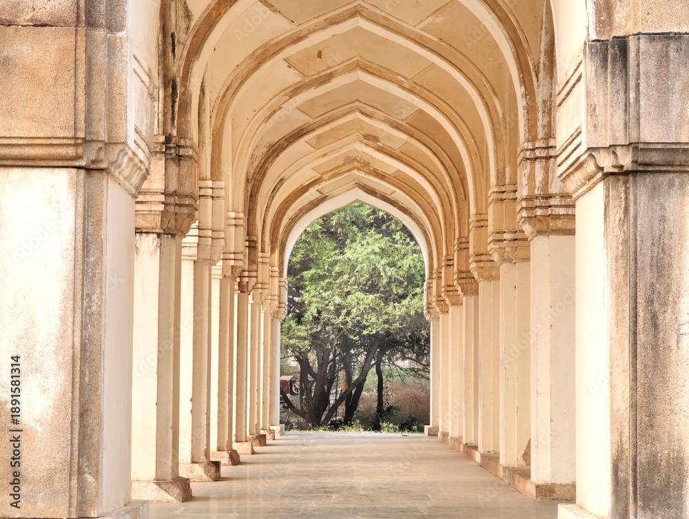 Obraz premium Qutub Shahi tombs are Islamic tombs and mosques Qutub Shahi dynasty located in the Ibrahim Bagh in Hyderabad, Telangana, India.