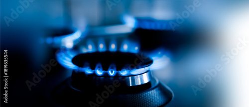 Brennende Gasflamme auf einem Kochfeld