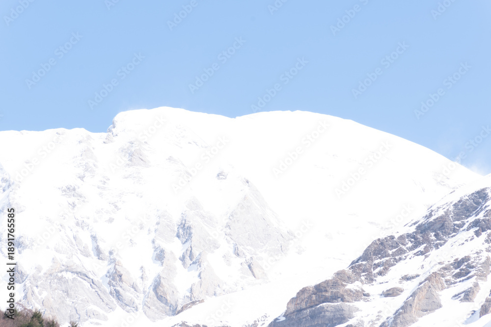 Fototapeta premium Paisajes nevados de Ordesa y Monte Perdido