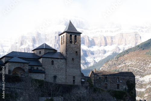 Paisajes nevados de Ordesa y Monte Perdido