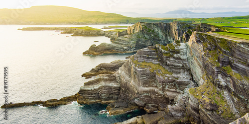 Εκτύπωση καμβά Amazing wave lashed Kerry Cliffs, widely accepted as the most spectacular cliffs in County Kerry, Ireland