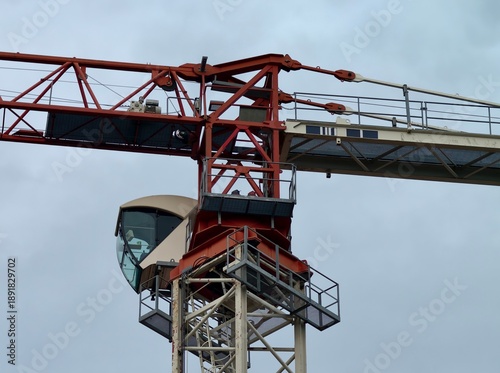 Konstfotografi industrial crane structure, steel tower with cabin overview, maintenance pod ato