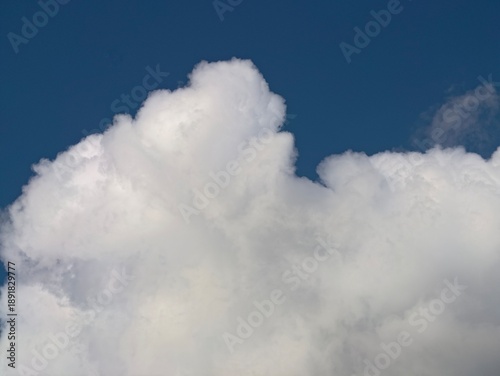 Obraz na plátně vivid depiction of sunny cloudscape atmosphere, impressive cumulonimbus formatio