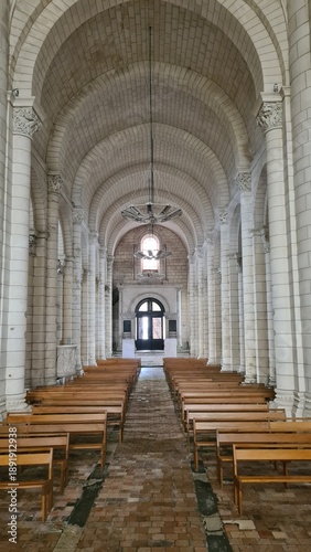 Fotografie La belle nef romane de l'Église Saint-Pierre de Châteauneuf-sur-Charente