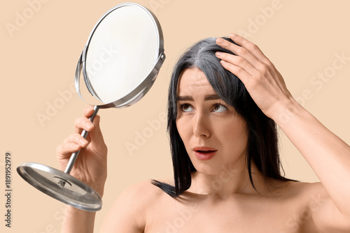 Worried young woman with gr...