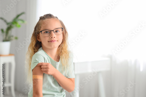 Little girl with medical pa...