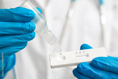 Female doctor doing influen...