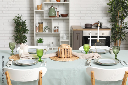 Stylish table setting for d...