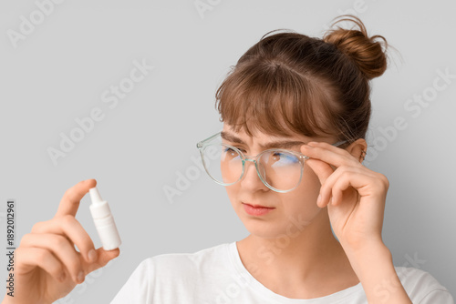 Young woman in eyeglasses w...