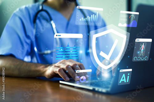 Foto Doctor using computer AI technology to enhance electronic medical records and health insurance coordination