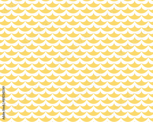 明るい黄色と白の青海波風シームレスな背景素材。モダンな和柄の幾何学模様。夏のキャンペーン、ベビー用品のパッケージ、かわいいテキスタイル、壁紙、ラッピング用紙に最適なナチュラルで清潔感のあるベクターイラスト。