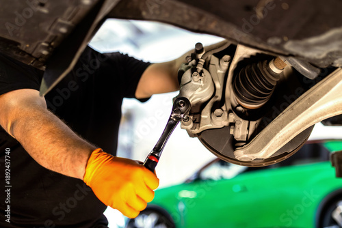 Tableau sur toile Brake system maintenance: replacing or grinding brake discs on a lifted vehicle