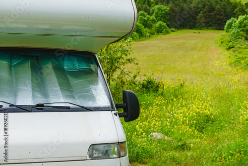 Motorhome with thermal screen blind