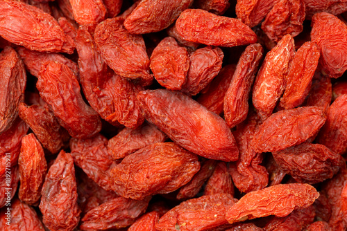 Foto Pile of dried red goji berries for background. Top view shot