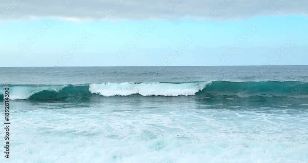 Fototapeta premium Deep Blue Sea Wave with White Foam and Clear Horizon