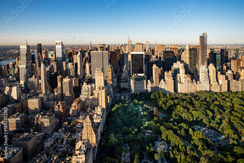 Canvas Print Midtown Manhattan during the golden hour, showing the dramatic contrast between the dense grid of skyscrapers and the vast greenery of Central Park