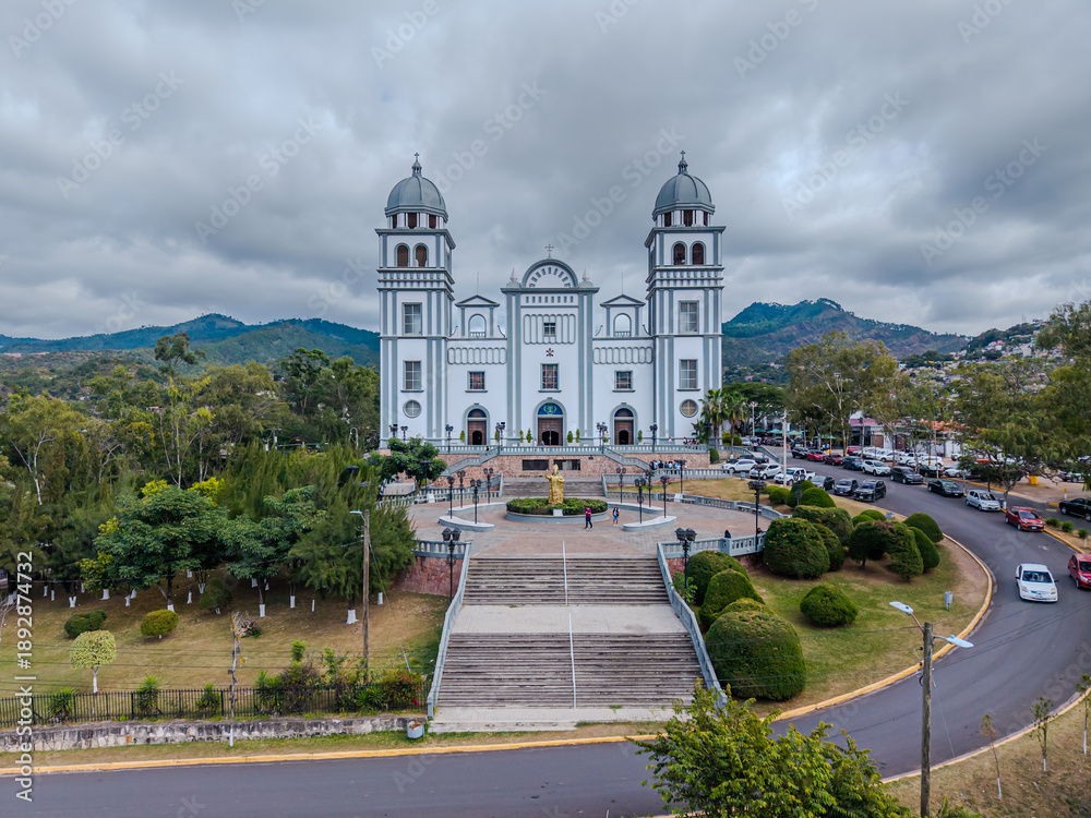 Fototapeta premium Beautiful aerial view of Basilica of Our Lady of Suyapa an its cemetery in Tegucigalpa, iconic religious landmark and national shrine of Honduras