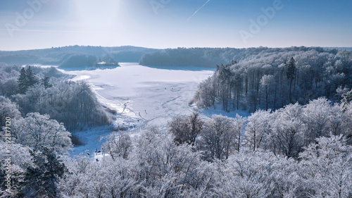 Bilde på lerret Winter landscape of the frozen lake in Poland.