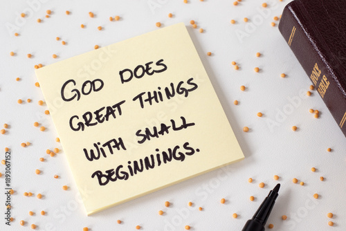 Schilderij op canvas God does great things with small beginnings, inspirational Christian quote with mustard seeds and holy bible