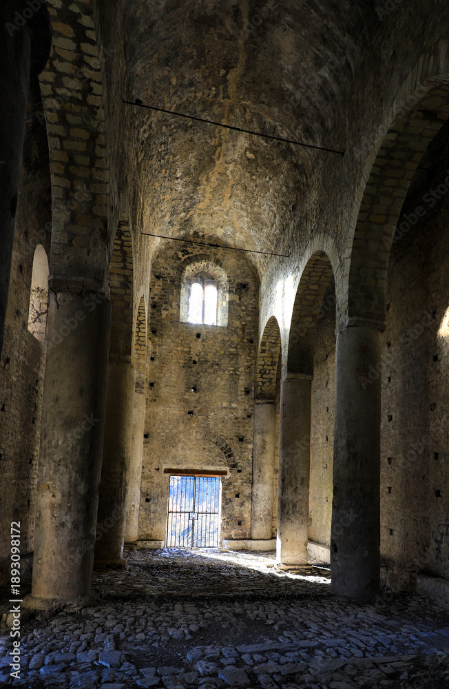 Obraz premium chapelle Saint Donnat, Haute Provence
