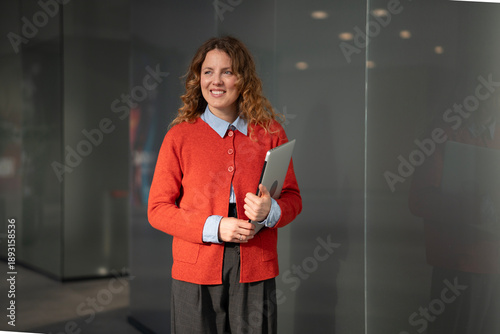 Quadro em tela Young woman smiling holding tablet looking away