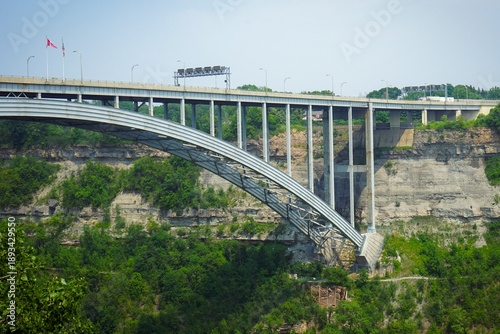 Slika na platnu View of the Lewiston-Queenston Bridge border crossing over the Niagara Gorge in