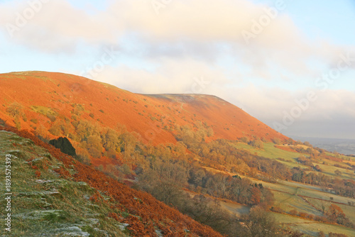 Fényképezés Ridge above Pandy in Wales